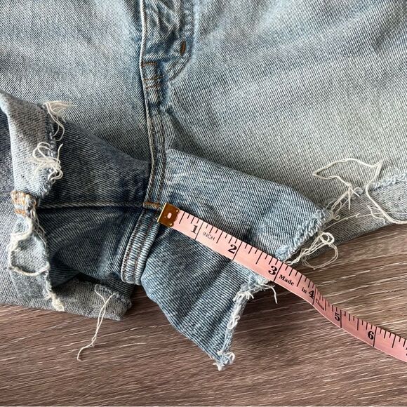 Madewell High-Rise Denim‎ Shorts in Cantrell Wash: TENCEL™ Lyocell Edition - Picture 4 of 10